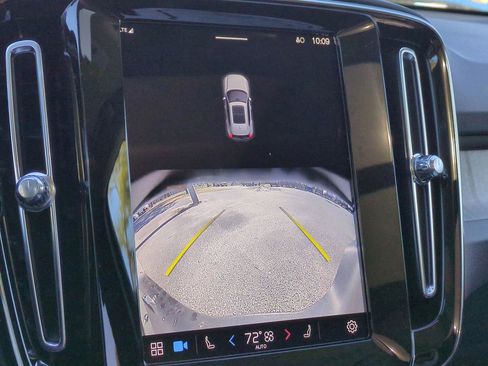 New 2025 Volvo XC40 B5 Core w/ Protection Package Premier image 17