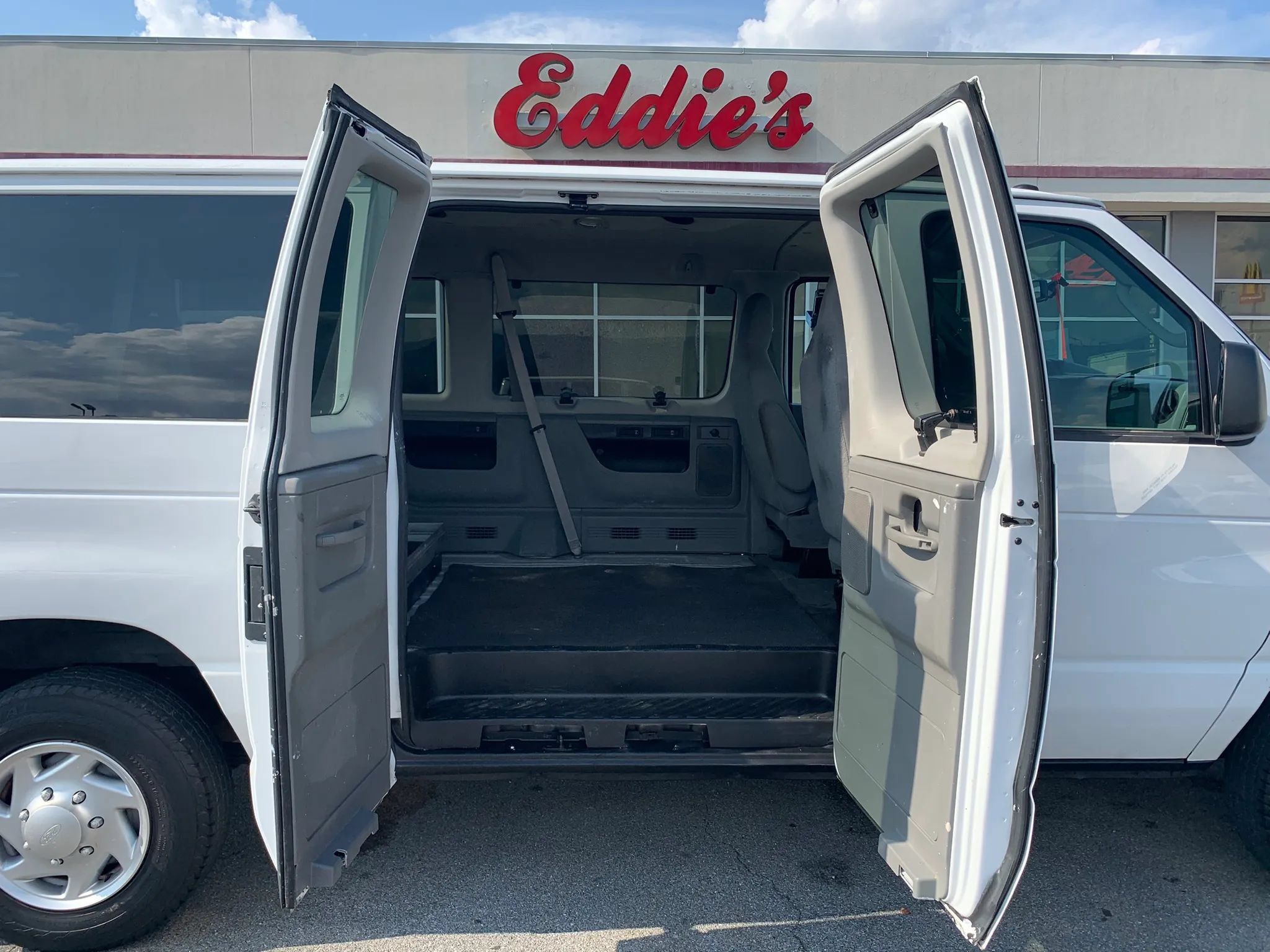 Used 2011 Ford E-350 and Econoline 350 XL w/ Interior Upgrade Pkg RWD image 24