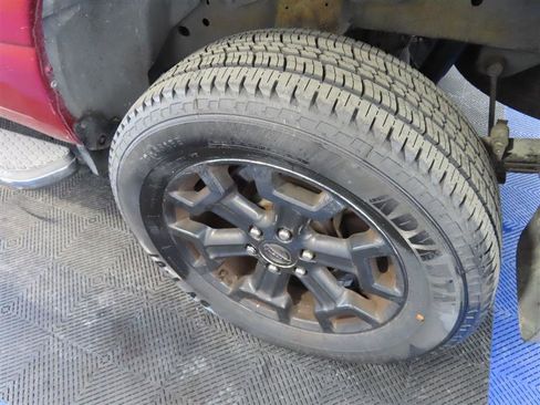 Used 2017 Nissan Titan SV image 7