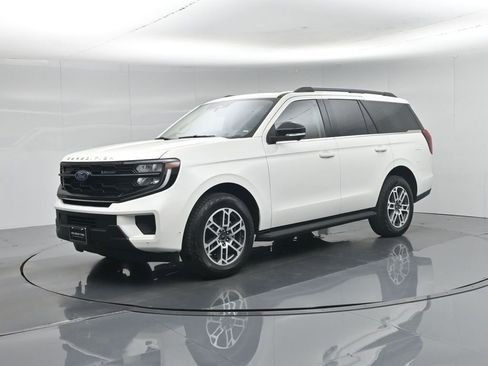 Certified 2025 Ford Expedition Active AWD/4WD image 37