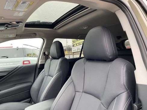 Used 2025 Subaru Outback Limited image 10