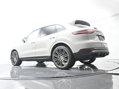 Certified 2023 Porsche Cayenne Platinum Edition AWD/4WD image 46
