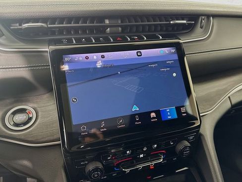 Used 2024 Jeep Grand Cherokee Limited w/ Luxury Tech Group II image 13