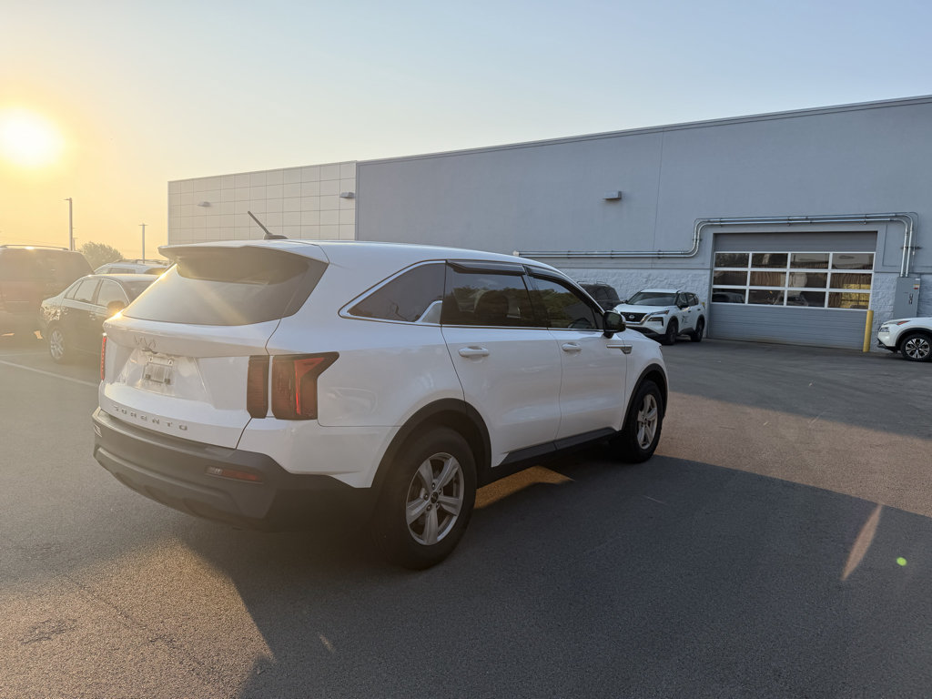 Used 2022 Kia Sorento LX FWD image 4