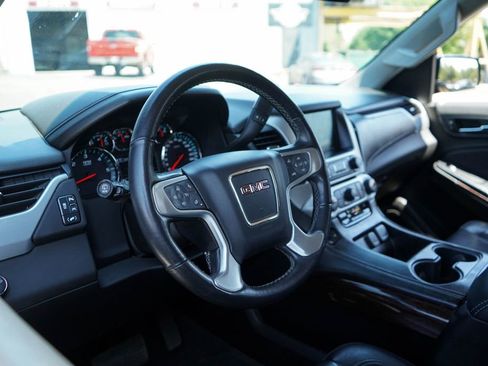Used 2020 GMC Yukon SLT w/ Premium Edition image 7