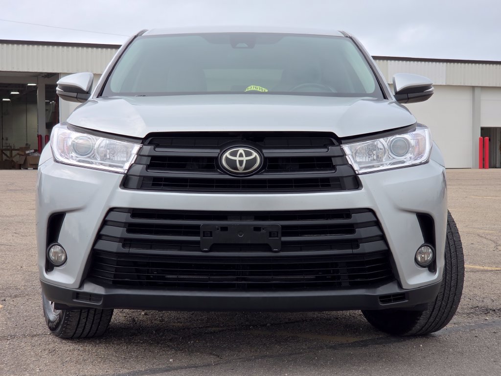 Used 2017 Toyota Highlander Plus AWD/4WD image 3