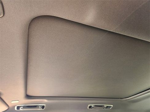 Used 2025 Land Rover Range Rover Sport image 18