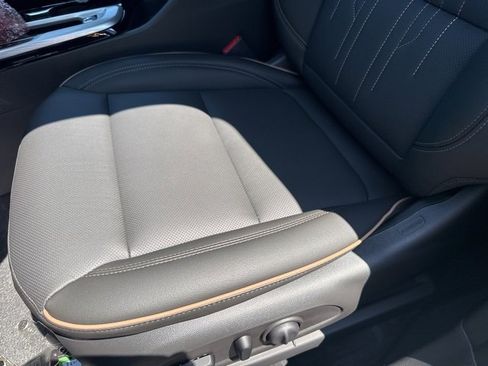 New 2025 Buick Envista Avenir image 13