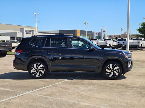 Used 2025 Volkswagen Atlas SE image 2