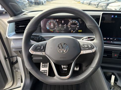 New 2026 Volkswagen Tiguan SE R-Line FWD image 26