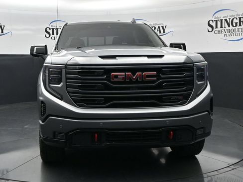 Used 2024 GMC Sierra 1500 AT4 w/ Technology Package AWD/4WD image 2