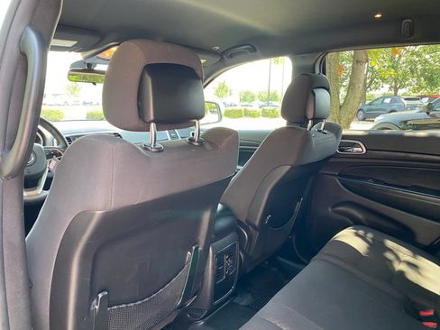 Used 2018 Jeep Grand Cherokee Laredo AWD/4WD image 27