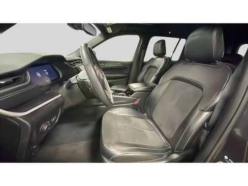 Used 2023 Jeep Grand Cherokee Altitude AWD/4WD image 12