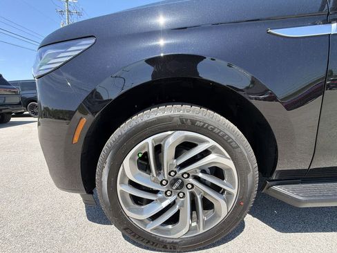 New 2026 Lincoln Navigator L Premier AWD/4WD image 10