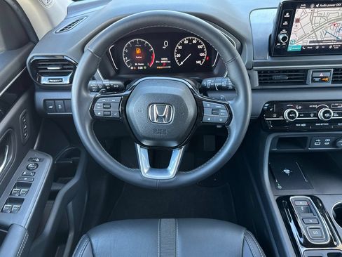 Used 2025 Honda Pilot Touring image 14