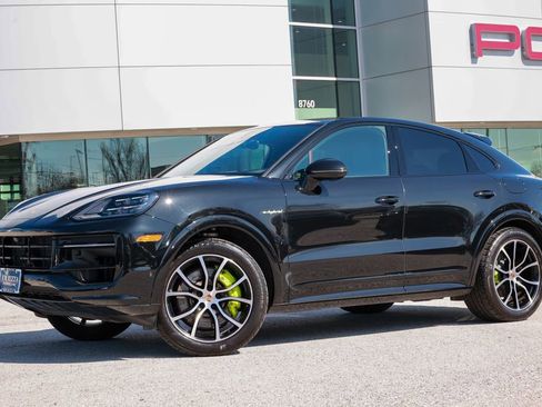 Certified 2025 Porsche Cayenne E-Hybrid Coupe image 17