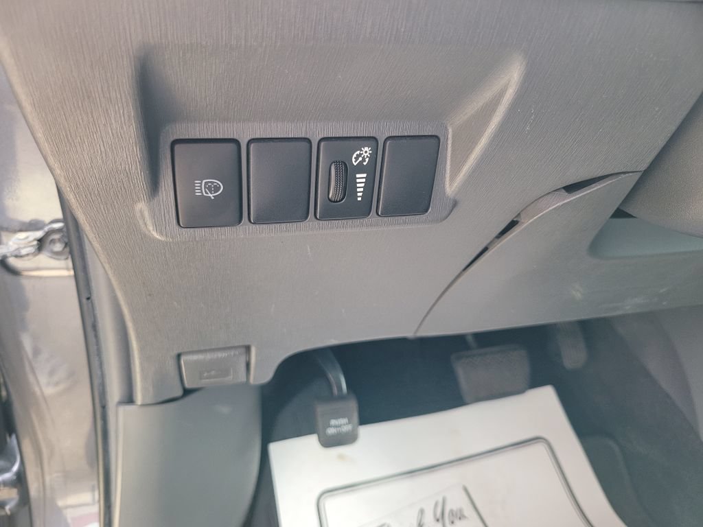 Used 2013 Toyota Prius V Five FWD image 21