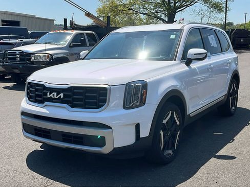 Used 2024 Kia Telluride S AWD/4WD image 3