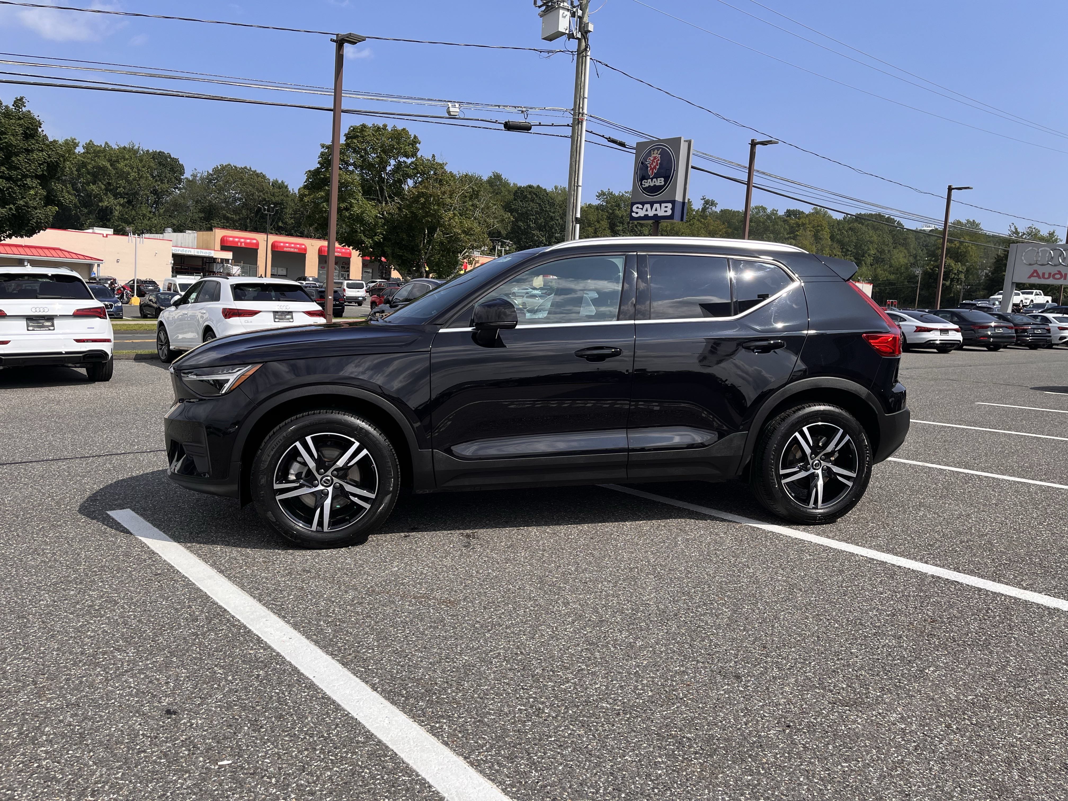 Certified 2025 Volvo XC40 B5 Core AWD/4WD image 4