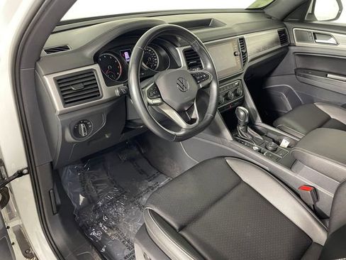 Used 2020 Volkswagen Atlas Cross Sport SE AWD/4WD image 3