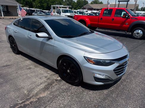 Used 2019 Chevrolet Malibu LT FWD image 4