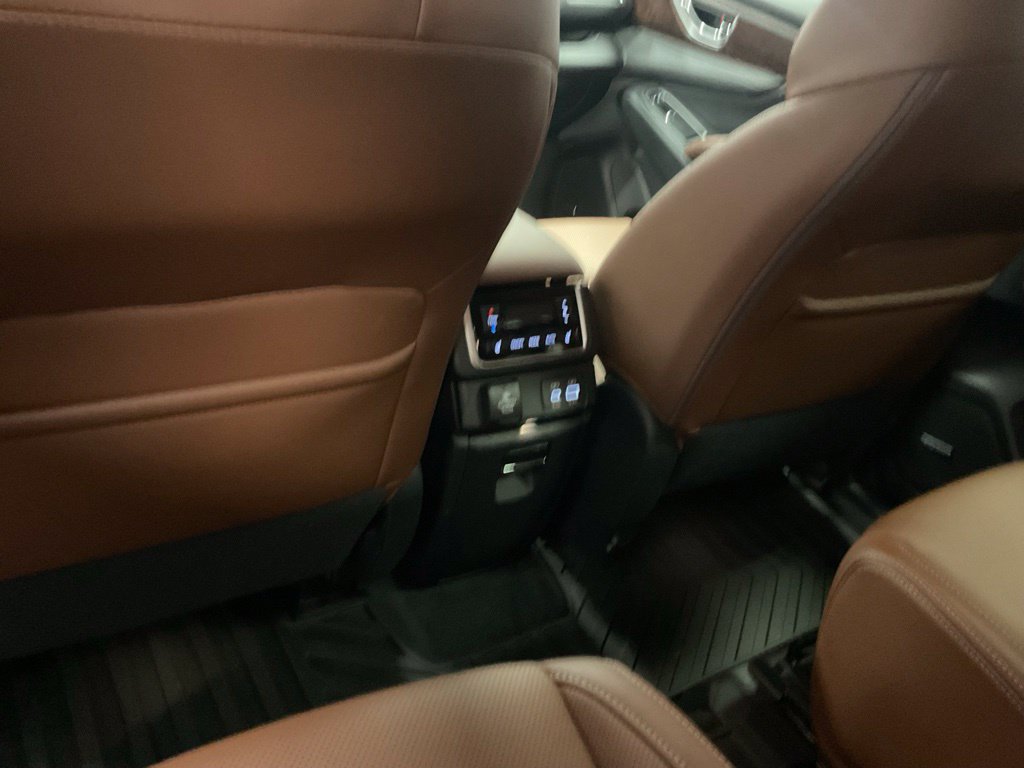 Used 2023 Subaru Ascent Touring AWD/4WD image 27