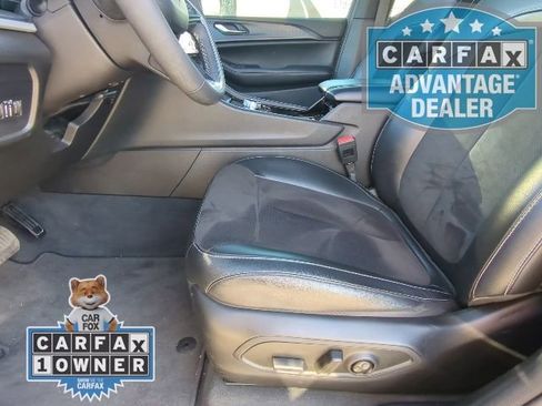 Used 2023 Jeep Grand Cherokee L Laredo image 17