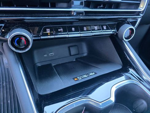 Used 2025 Chevrolet Traverse High Country w/ LPO, Floor Liner Package image 19