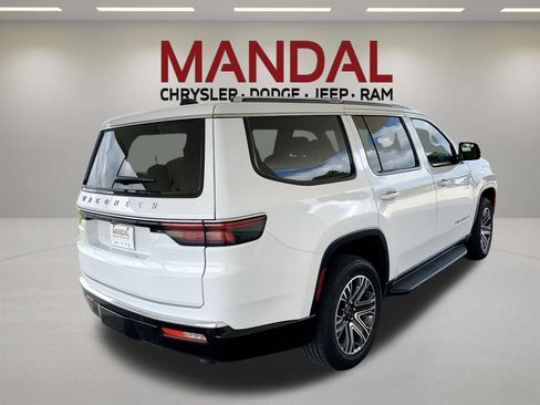 Used 2025 Jeep Wagoneer Series II w/ 8-Passenger Seating Package AWD/4WD image 6