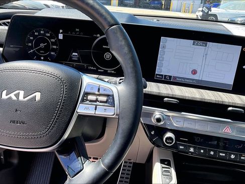 Used 2024 Kia Telluride SX Prestige w/ Towing Package image 25