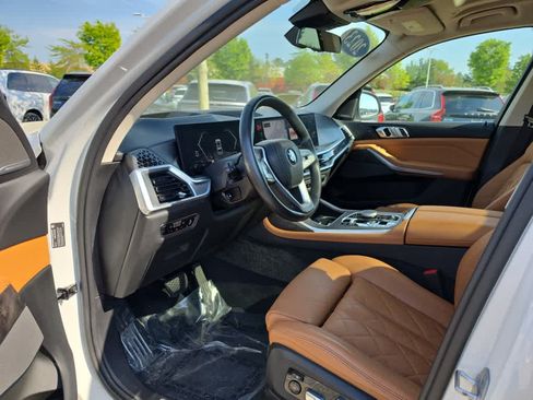 Used 2023 BMW X7 xDrive40i w/ Premium Package AWD/4WD image 14