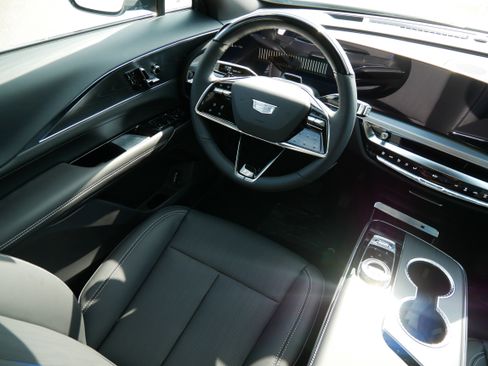 Used 2026 Cadillac Lyriq Luxury w/ LPO, Floor Liner Package image 7