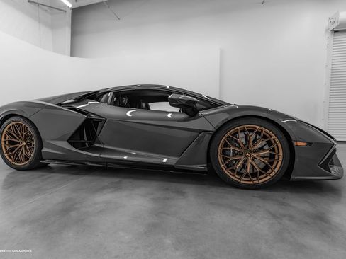Used 2026 Lamborghini Revuelto AWD/4WD image 5