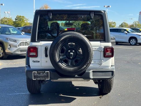 Used 2021 Jeep Wrangler Sport image 12