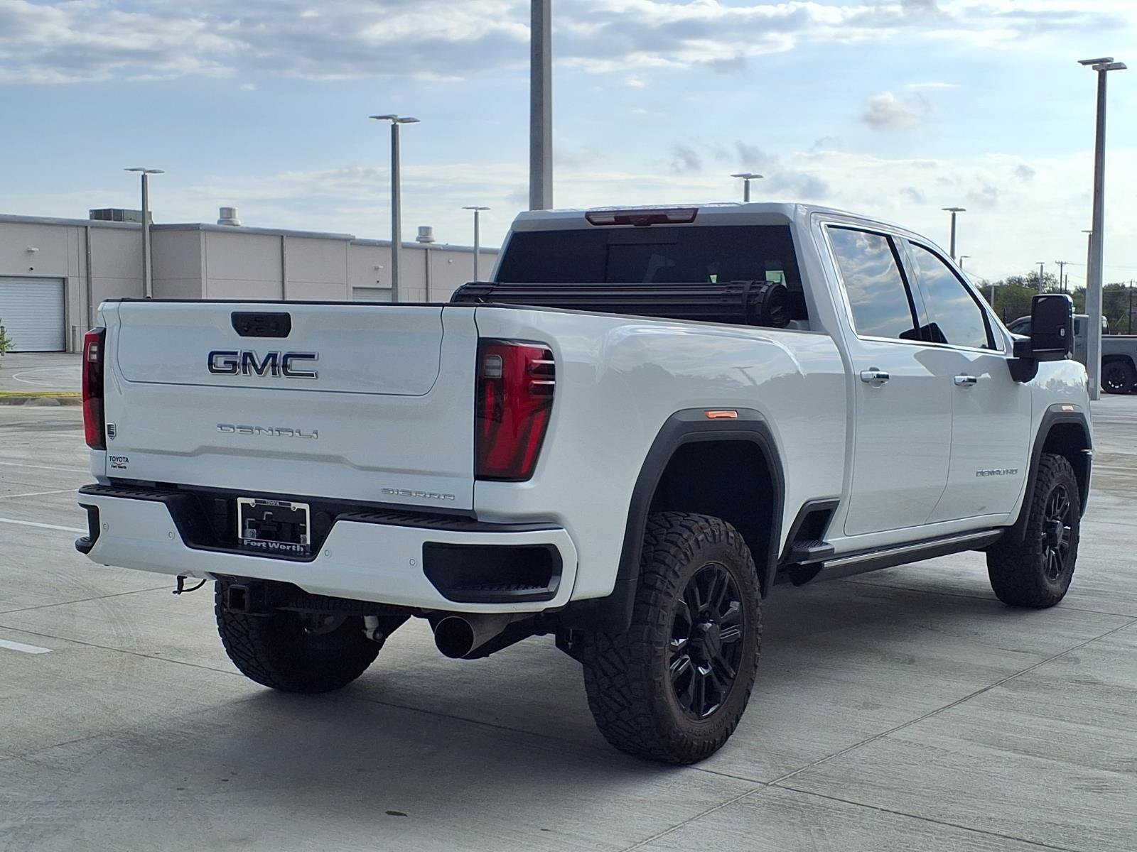Used 2026 GMC Sierra 2500 Denali Ultimate AWD/4WD image 9
