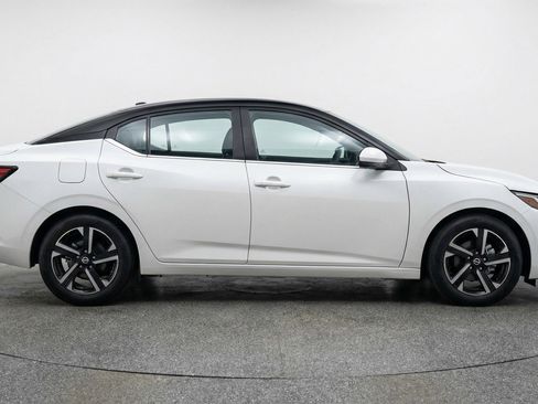 Used 2025 Nissan Sentra SV FWD image 11