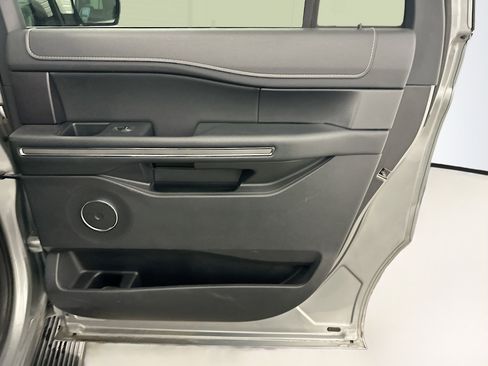 Used 2024 Ford Expedition Max XLT image 33