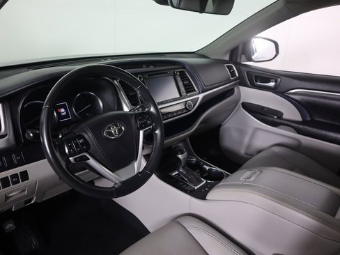 Used 2018 Toyota Highlander Limited image 29