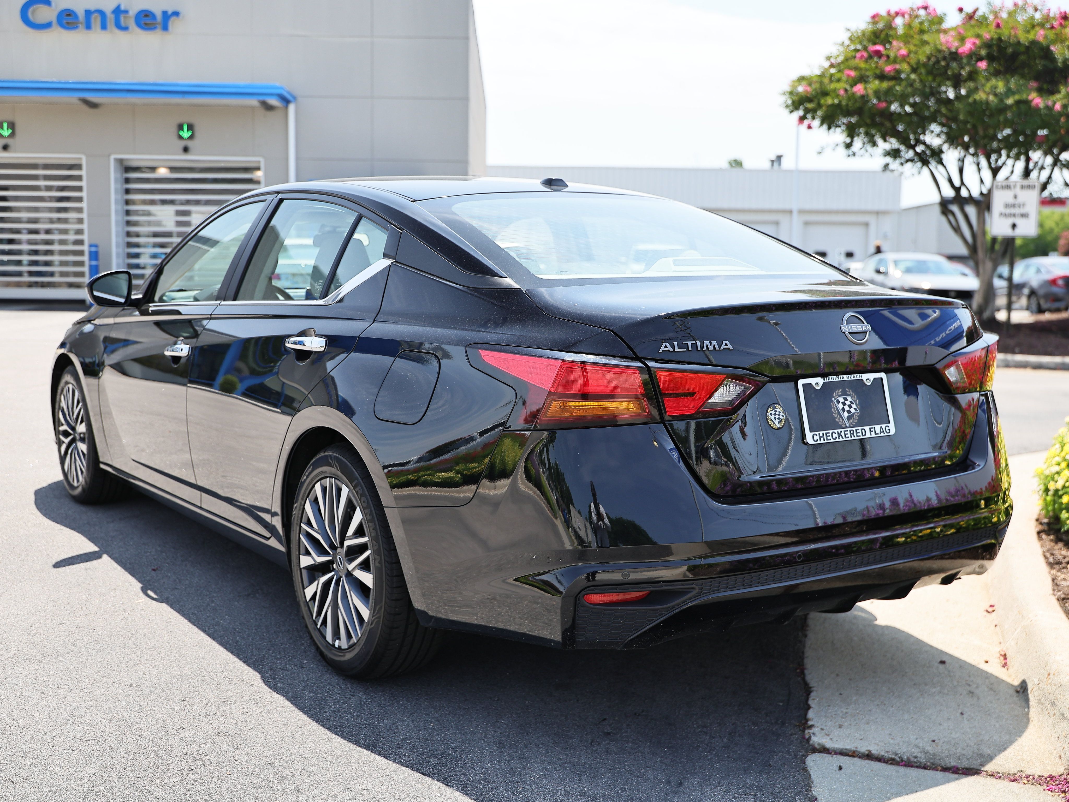 Used 2025 Nissan Altima 2.5 SV FWD image 7