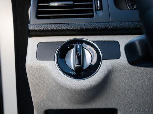 Used 2010 Mercedes-Benz C 300 Sedan image 38