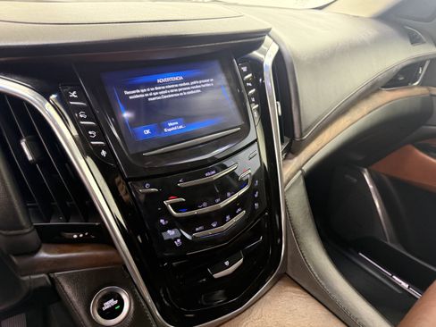 Used 2015 Cadillac Escalade Premium AWD/4WD image 24