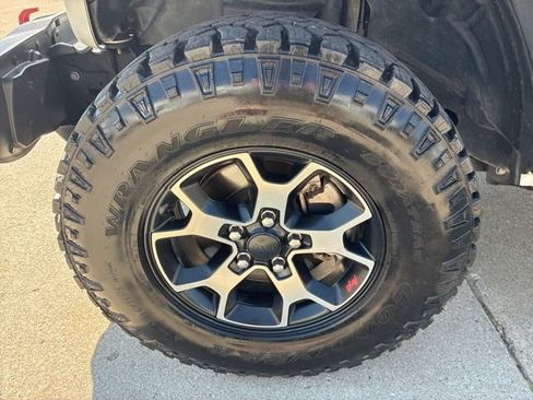 Used 2018 Jeep Wrangler Unlimited Rubicon AWD/4WD image 16