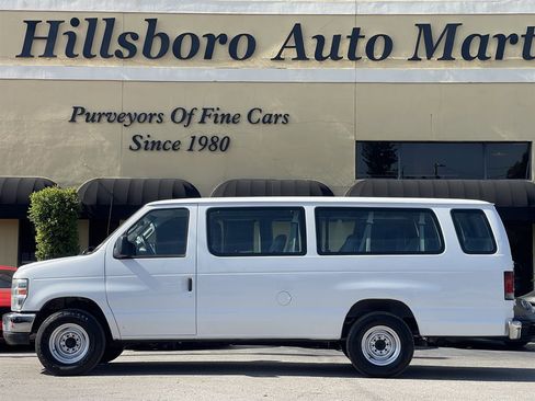 Used 2011 Ford E-350 and Econoline 350 XLT image 3