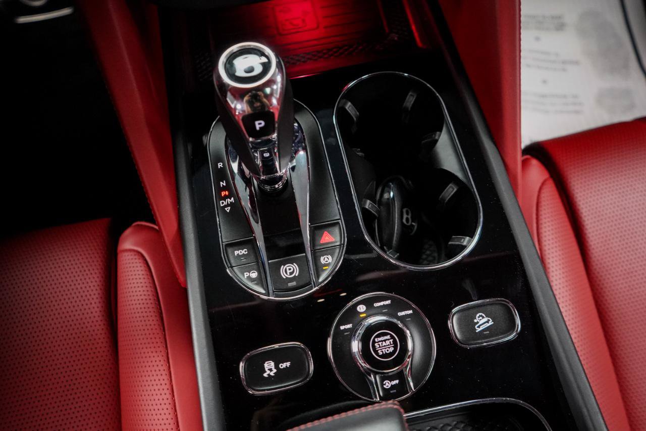 Used 2022 Bentley Bentayga AWD/4WD image 18