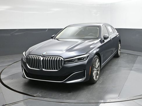 Used 2020 BMW 740i w/ Premium Package image 30