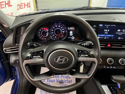 Used 2021 Hyundai Elantra SE FWD image 24