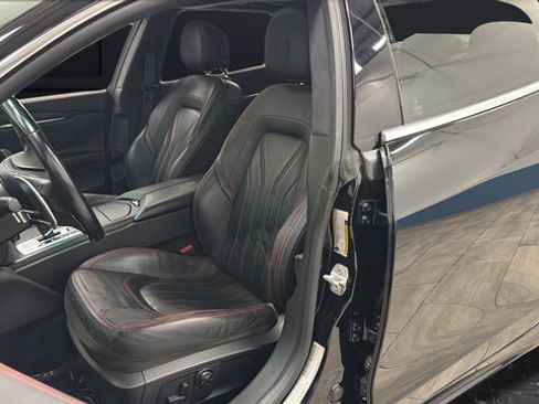 Used 2015 Maserati Quattroporte GTS RWD image 9