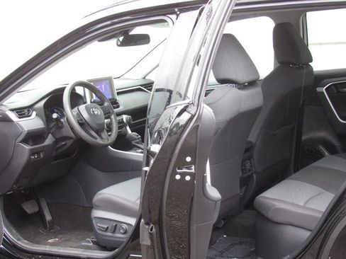 Certified 2025 Toyota RAV4 XLE AWD/4WD image 14