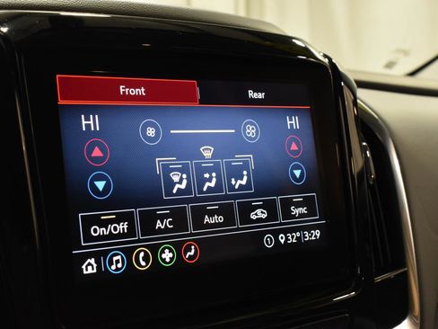 Used 2020 Chevrolet Traverse LT w/ LPO, Floor Liner Package image 20