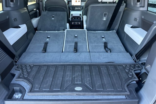 Certified 2025 Land Rover Defender 130 X-Dynamic SE AWD/4WD image 15